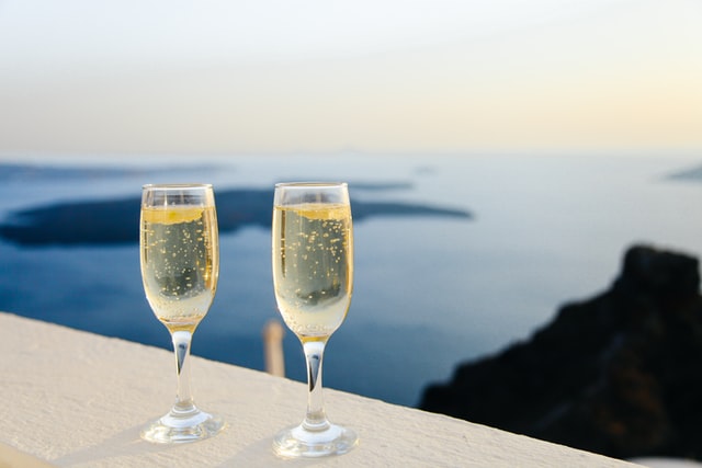 2 champagne flutes at sunset